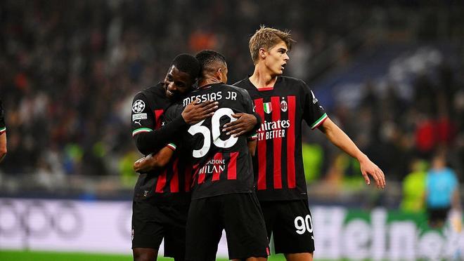 莱奥一剑封喉，AC米兰1-0复仇拉齐奥，登顶意甲积分榜坐山观虎斗（莱奥致命一击，AC米兰1-0雪耻拉齐奥登顶意甲，静观群雄争锋）