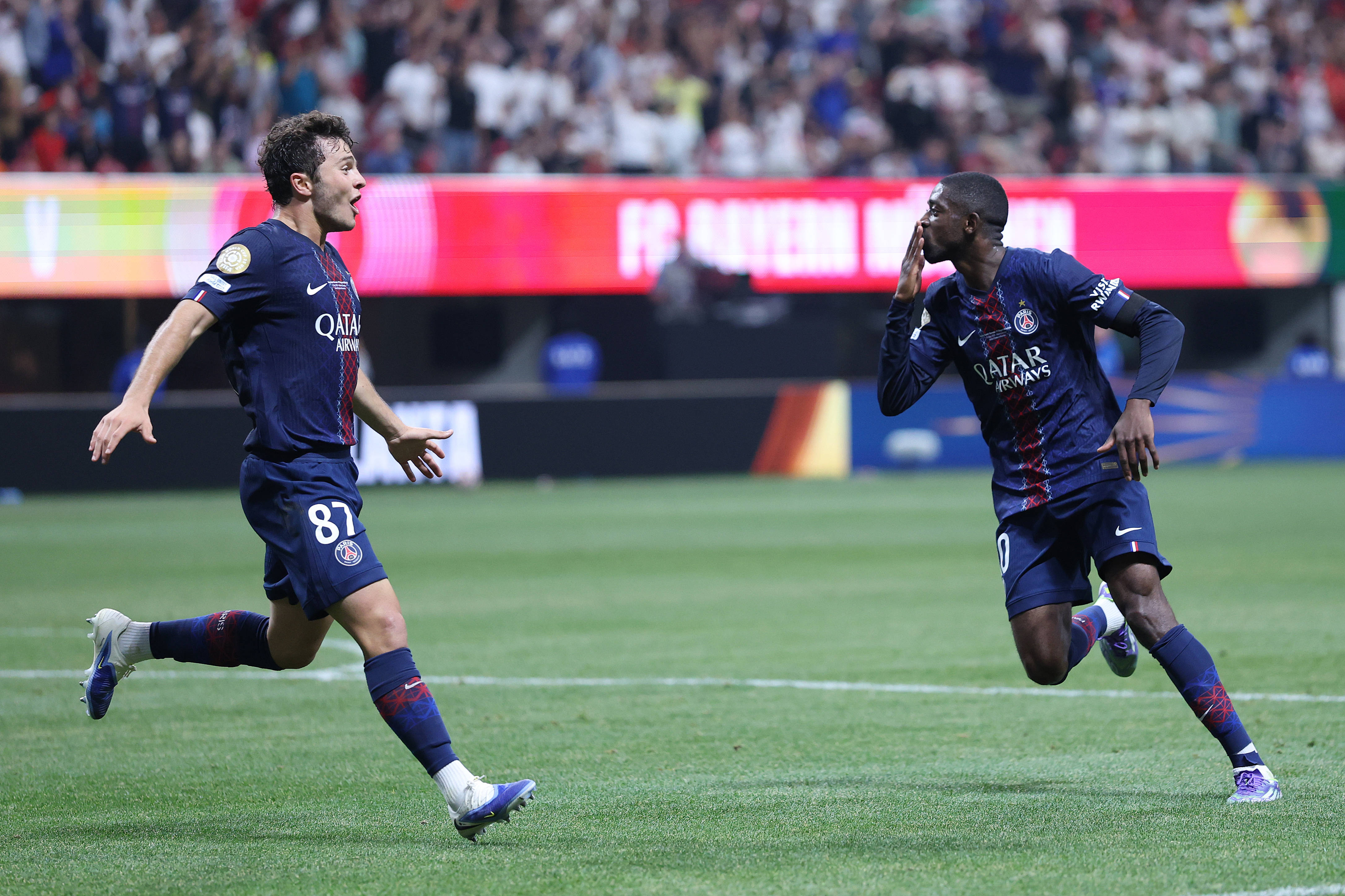 里夫斯成湖人队史第七位单场至少40+10助的球员