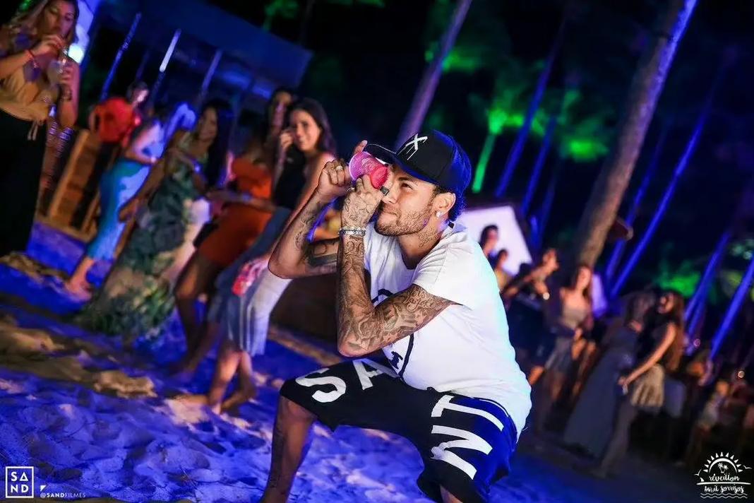 意甲半场：迈尼昂贡献神扑，AC米兰0-0拉齐奥（意甲半场战报：迈尼昂神扑救险，AC米兰暂0-0拉齐奥）