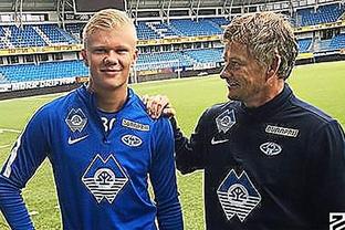 弗兰克·桑切斯与小理查德·托雷斯将进行重量级拳王资格赛，双方已达成协议，但进展缓慢。