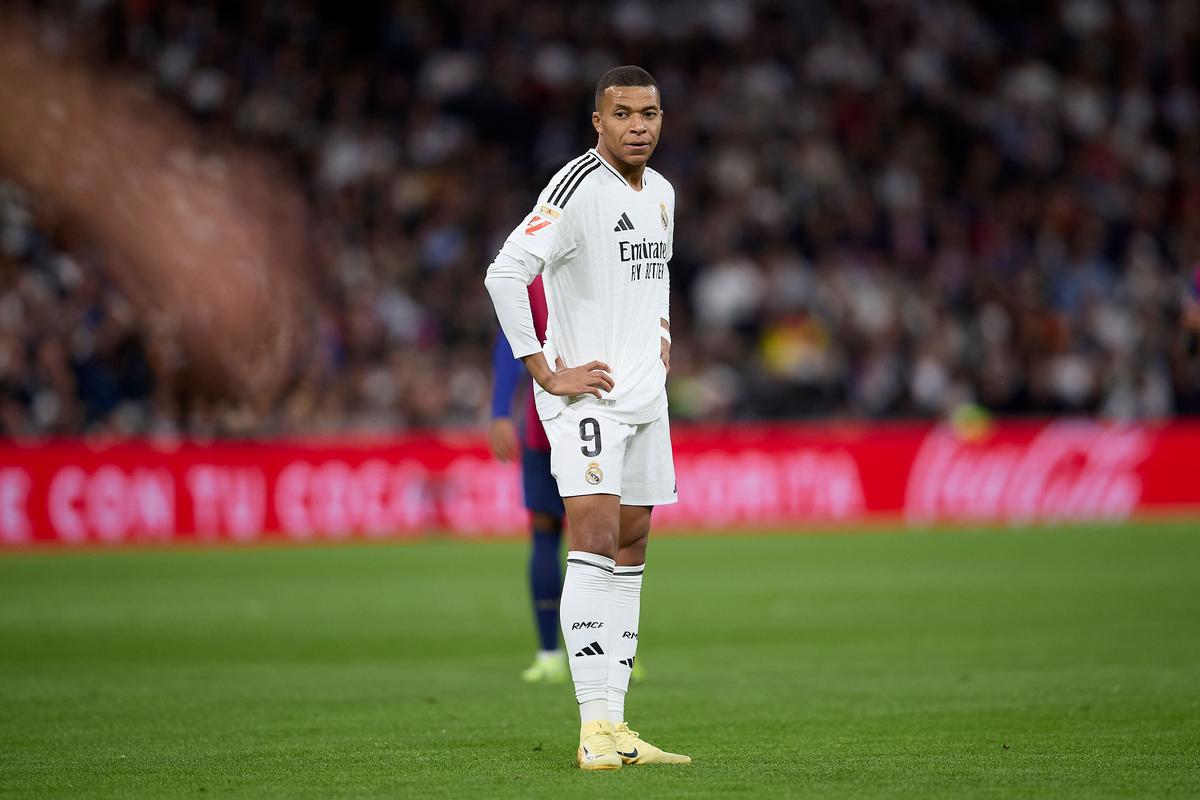 曼城德布劳内助攻斯特林破门