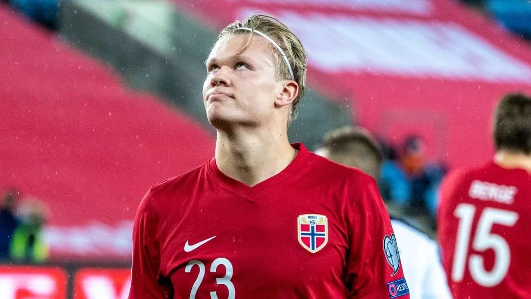 孔帕尼谈乌尔比希：他从诺伊尔身上学到了很多，正在稳步成长（孔帕尼：乌尔比希从诺伊尔身上获益良多，正稳步提升）