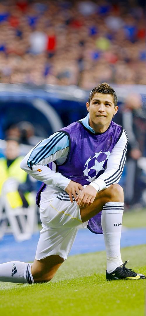 埃弗顿后卫禁区疑似手球，裁判未吹点球正确吗？