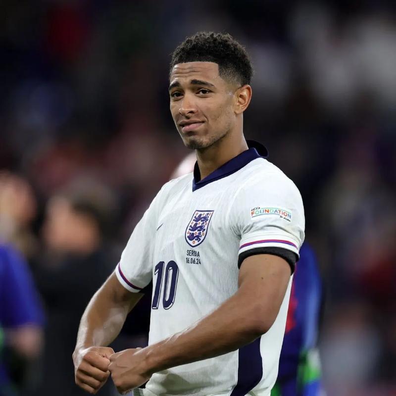 铜梁龙官方：下赛季球衣为主红客白，欢迎球迷投票27赛季球衣