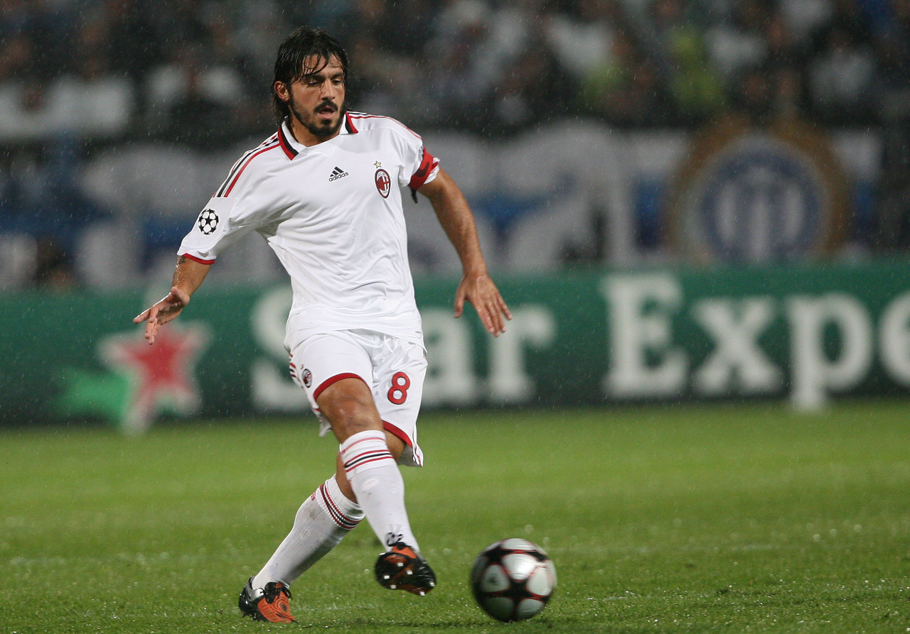 德尼兹·翁达夫赞扬斯图加特球迷“热情”，助力球队赢得欧联杯胜利（翁达夫称赞斯图加特球迷的热情，助球队欧联杯告捷）