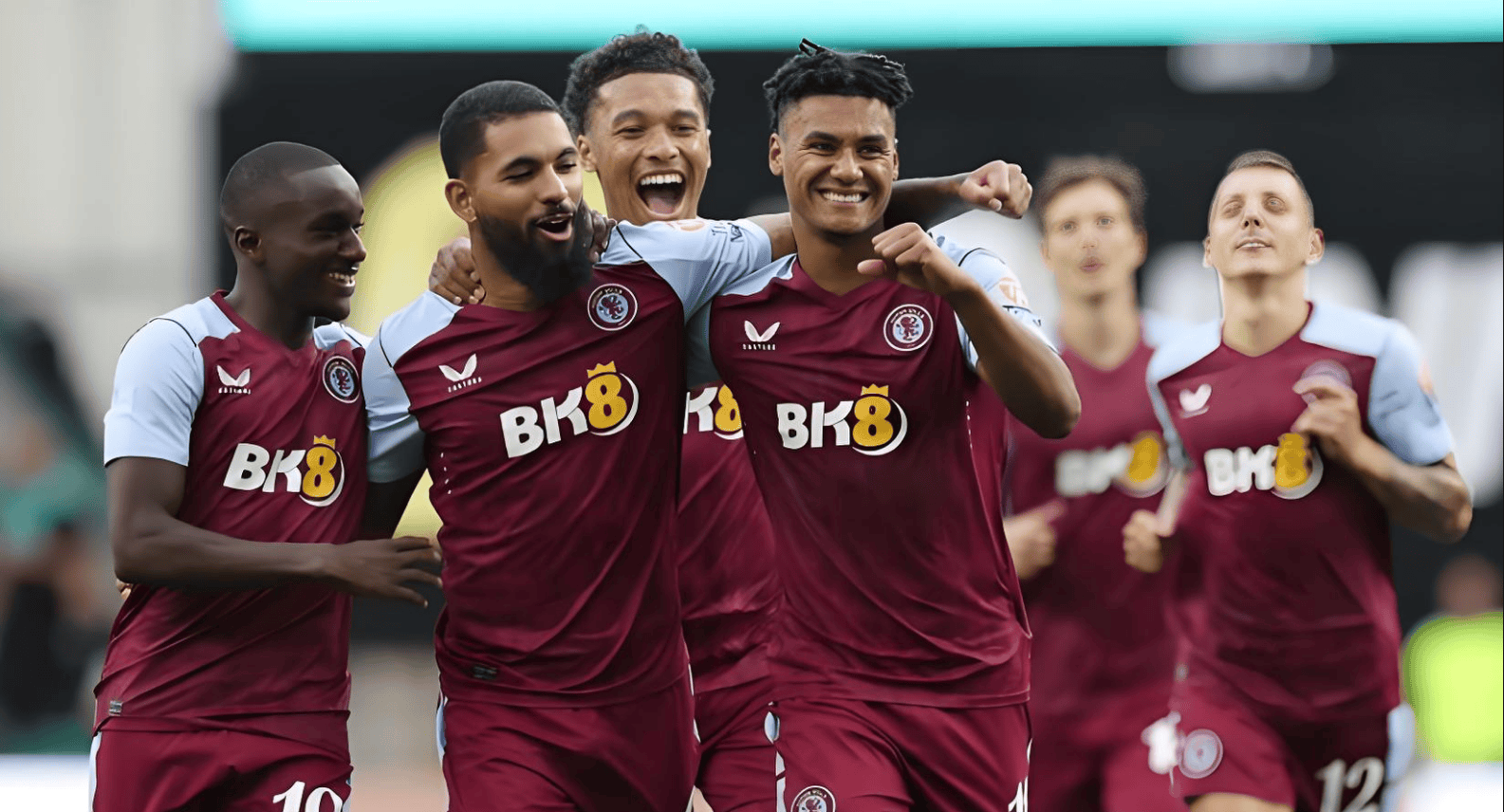 公务还是放松？纳赛尔出现在圣西罗现场观看米兰德比