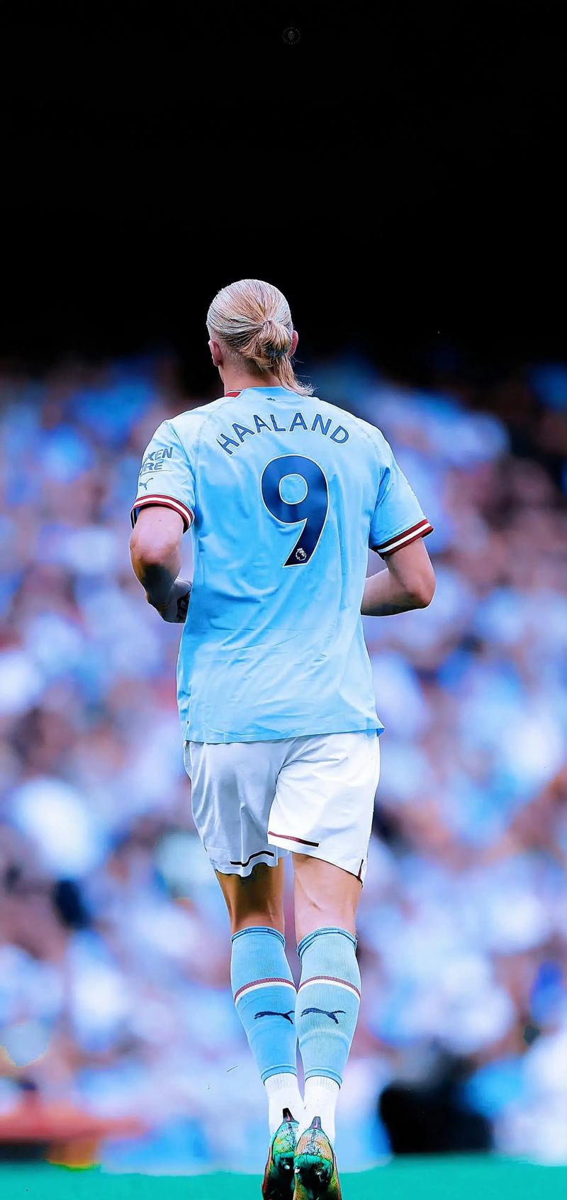 山雨欲来！英超冠军彻底爆了：2功臣炮轰+斯洛特遭兵变 队长表态（英超冠军危机四伏：两大功臣开炮，斯洛特遭更衣室逼宫，队长发声）