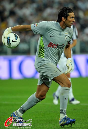 卡萨诺：32岁的迪巴拉已经跑不动了；罗马应该把科内卖给国米（卡萨诺直言32岁迪巴拉难再奔跑，罗马应将科内出售至国米）