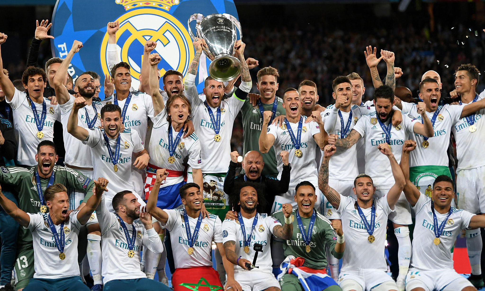 埃利奥特晒内马尔与梅西的球星卡，并配上了GOAT的emoji