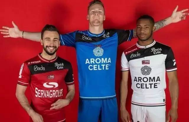 蒂尔潘生涯执法欧冠共判31粒点球，成为欧冠判点最多的主裁