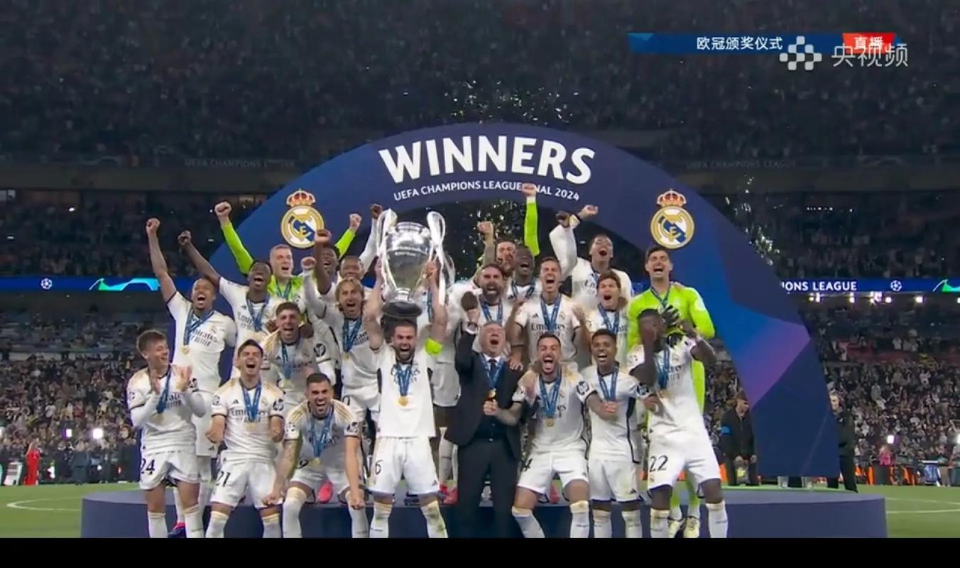 一掌给曼联“打懵”了？盖耶13分钟掌掴队友染红，红魔多打一人却输球（盖耶13分钟掌掴队友吃红，曼联多打一人仍告负）